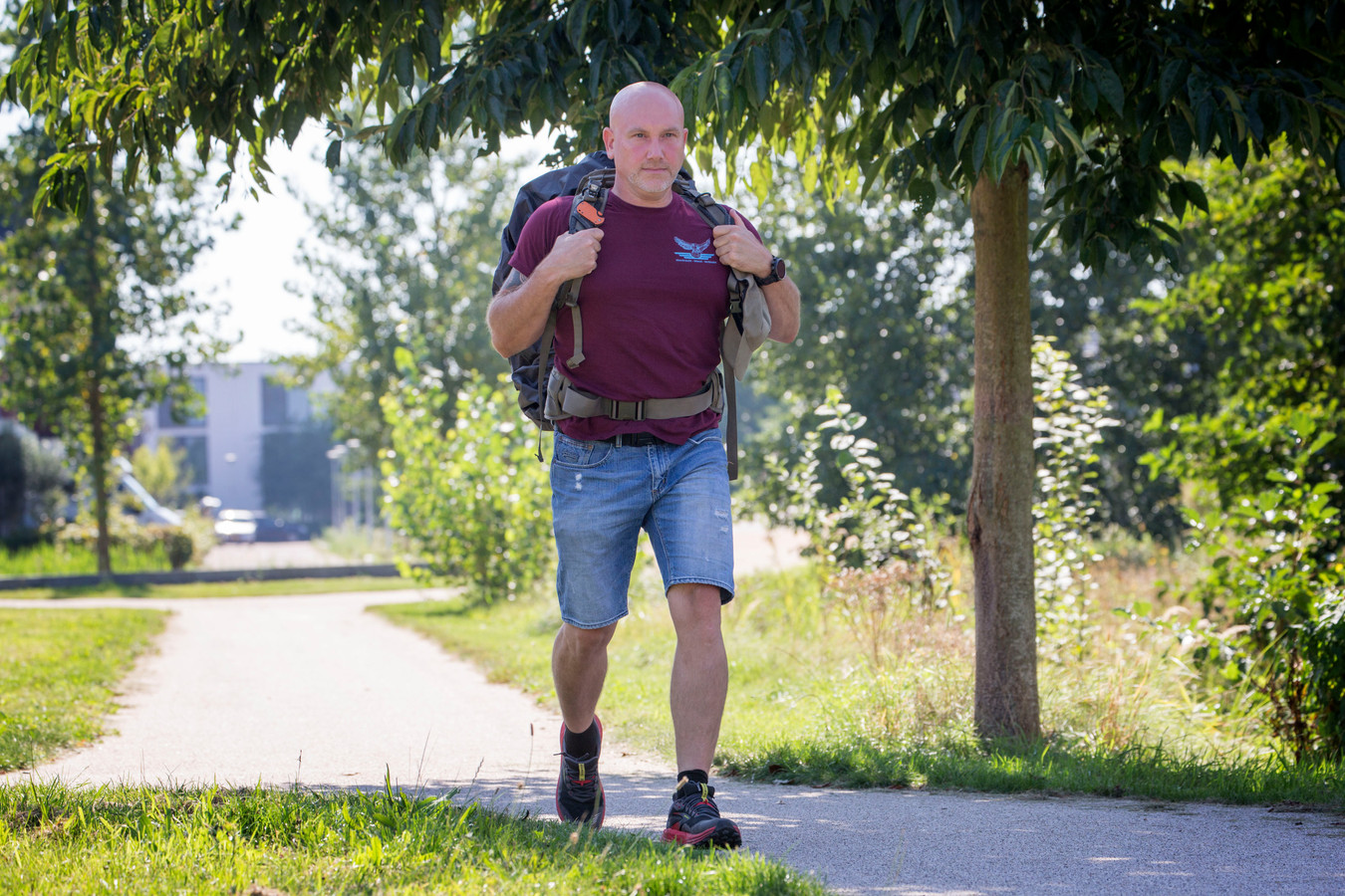 George loopt 125 kilometer met ‘rugzak vol pijn en verdriet’; eerbetoon ...