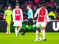 Ajax-spelers balen na de 1-2.