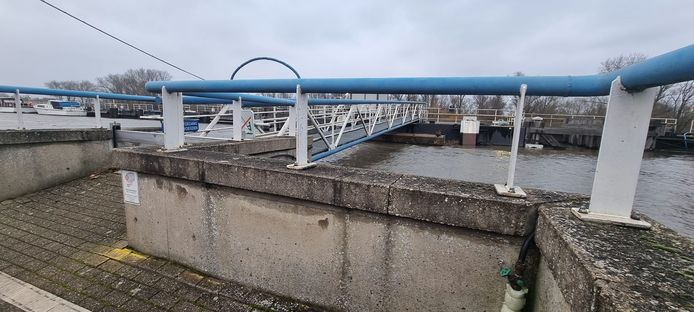 De waterstand was bijzonder hoog door het aangekondigde springtij.