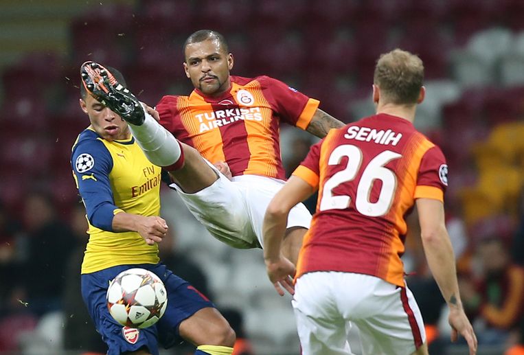 Beeld uit de gisteren gespeelde Champions League-wedstrijd tussen Arsenal en Galataseray. NPO3 zendt de wedstrijden nu nog uit, maar verliest deze vanag volgend najaar aan SBS. Beeld ap