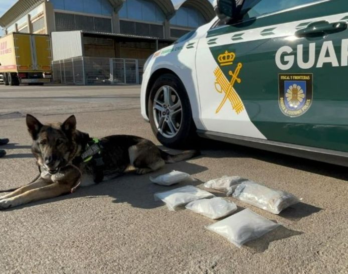 In de haven van Mallorca vond de politie 4 kilo drugs in de koffer van een 35-jarige Belg.