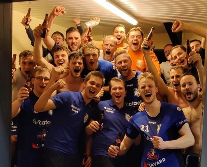 HBC Izegem viert de riante 24-37-overwinning op het terrein van Eynatten-Raeren.