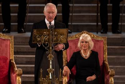LIVE. Camilla kampt met gebroken teen, William en Harry zullen naast elkaar lopen tijdens begrafenis