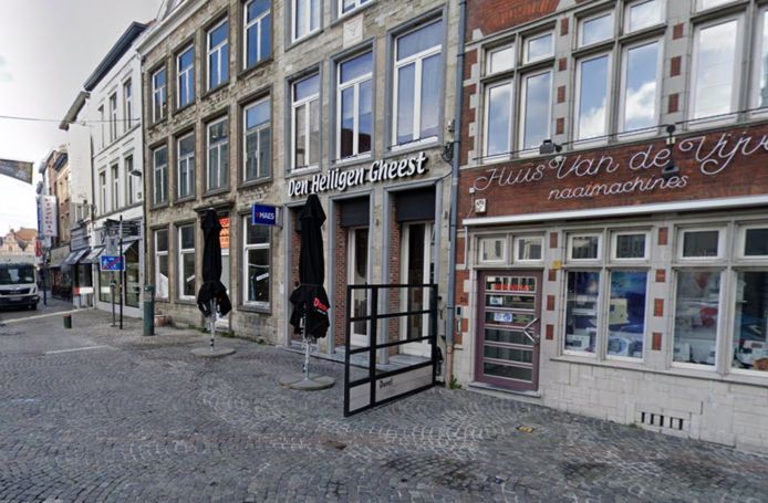 De man werd neergestoken in de Kerkstraat ter hoogte van café Den Heiligen Gheest