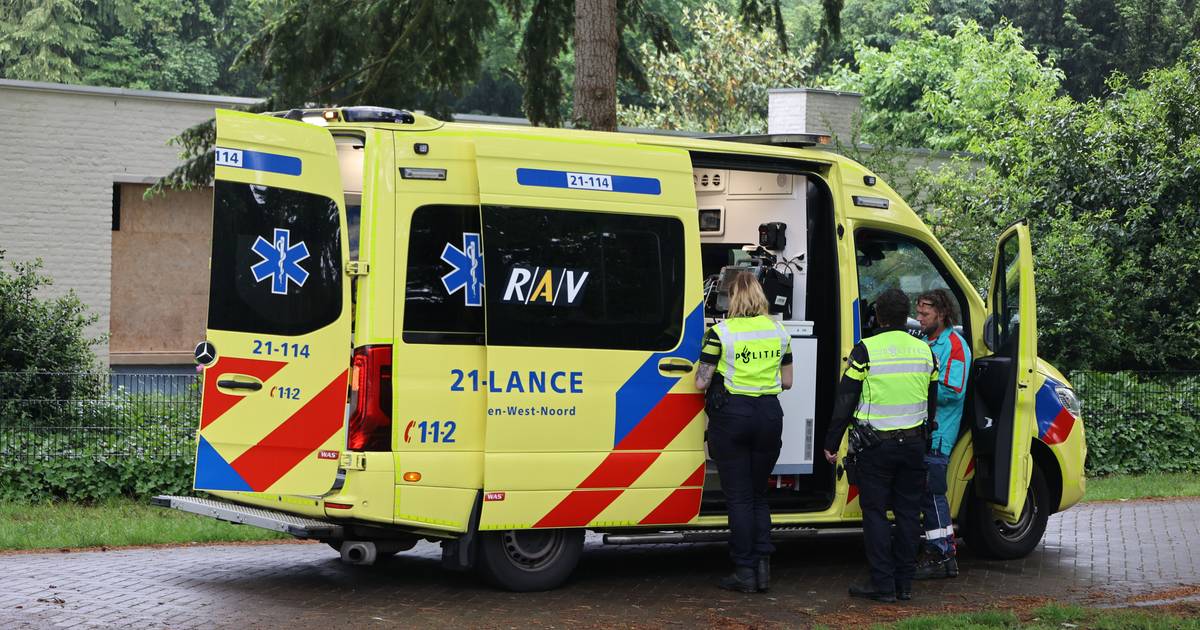 Maaltijdbezorger gewond door botsing met auto, ook beide voertuigen flink beschadigd.