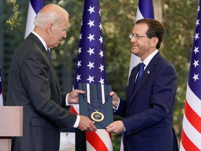 Biden en Lapid bevestigen “onbreekbare band” tussen VS en Israël, Amerikaanse president krijgt eremedaille