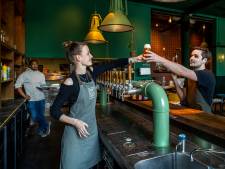 Na máánden mogen ze weer, zo bereiden cafés zich voor op horecaproef: ‘Ik wil geen gemaakte testsituatie’