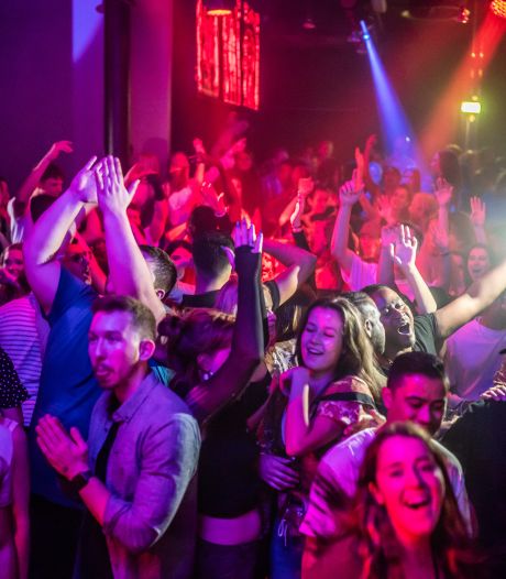 Nachtclubs gooien uit coronaprotest de deuren open