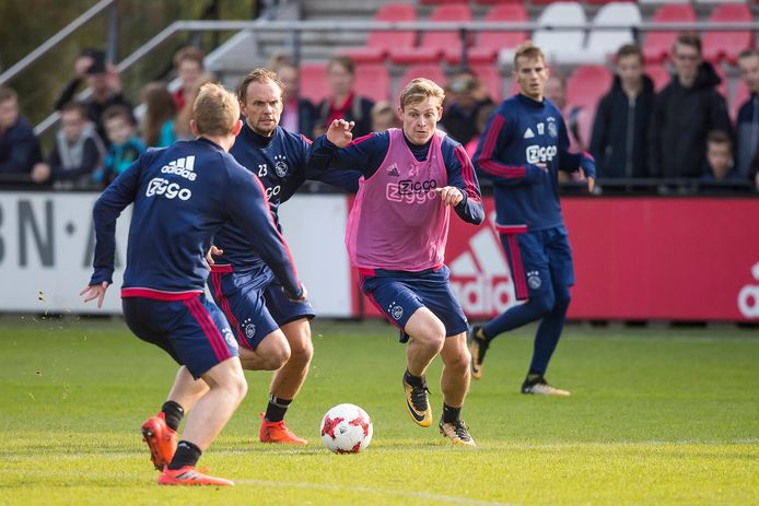 De open training van Ajax onder betere weersomstandigheden.
