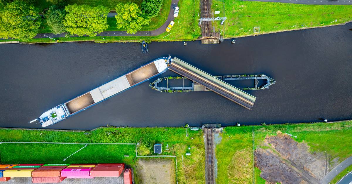 Twee botsingen in 24 uur is toeval, maar het aantal botsingen met grote binnenvaartschepen neemt al jaren toe.
