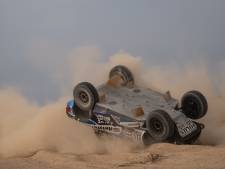 Pijnlijke koprol Erik van Loon, Nederlandse truckers grijpen naast proloogzege in Dakar Rally