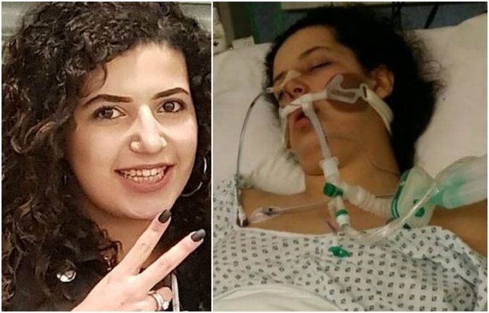 Mariam Moustafa raakte in een coma waar ze niet meer is uit ontwaakt. Haar familie verspreidde de rechtse foto vanop de intensive care .