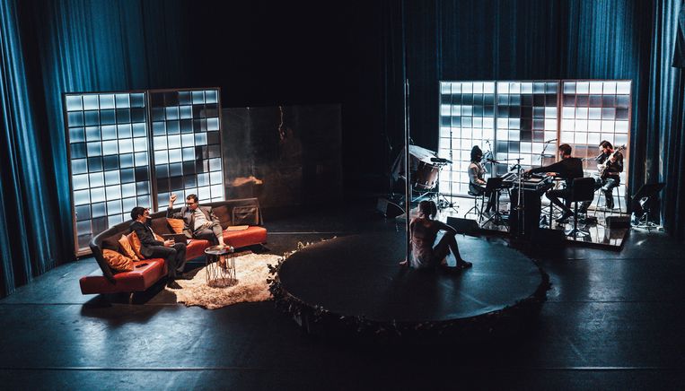 Recht van muziektheatergezelschap De Veenfabriek is het tweede deel in drieluik De Klap, na Krant over de journalistiek.  Beeld Isabelle Renate la Poutré