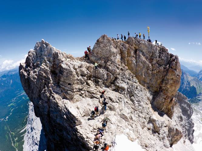 Alpinist sterft nadat hij wordt meegesleurd door kleine sneeuwverschuiving op Duitslands hoogste berg