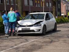 Auto stopt voor overstekende voetganger in Helmond, achterliggers kunnen niet meer op tijd remmen