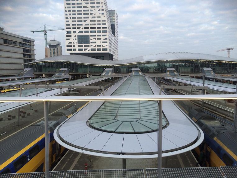 295 meter lange fiets-loopbrug over spoor Utrecht Centraal eindelijk ...