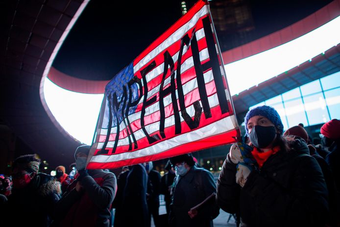 Demonstranten maken duidelijk wat er met Donald Trump moet gebeuren