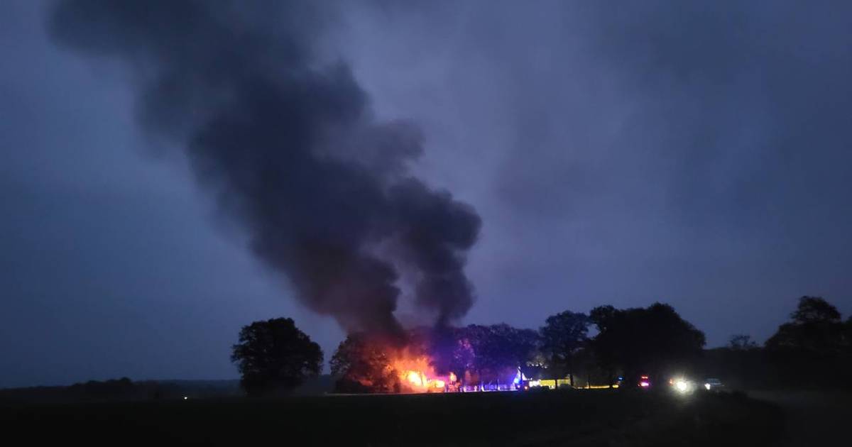 Middelbrand op Boakenkampsweg in Vasse