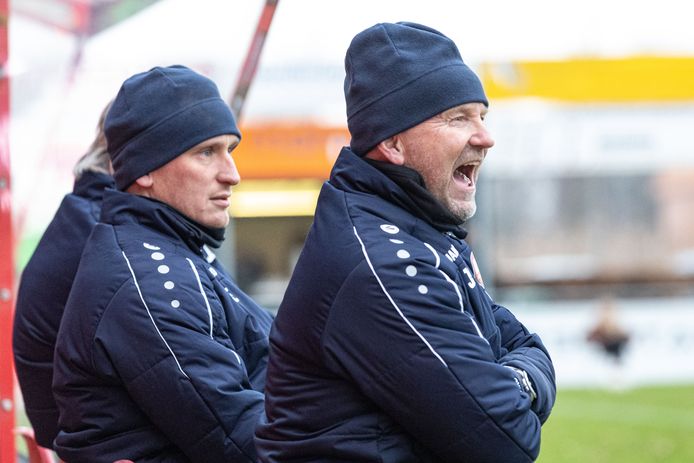 De ploeg van trainer Jürgen Schefczyk, hier op archieffoto, had het dinsdagavond lastig tegen de hekkensluiter van de vierde divisie (zaterdag).