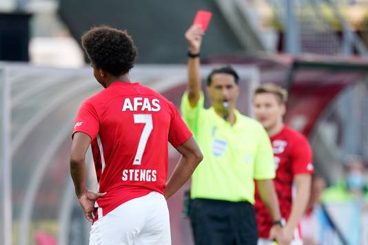 Calvin Stengs of AZ Alkmaar receives a red card during AZ Alkmaar - PEC Zwolle NETHERLANDS ONLY COPYRIGHT SOCCRATES/BSR