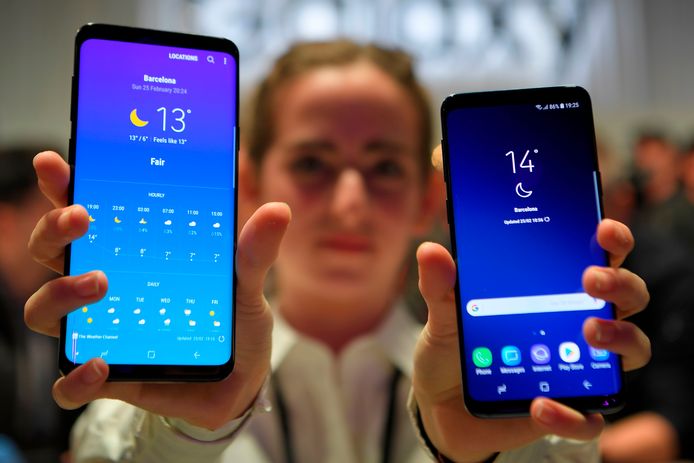De Samsung Galaxy S9+  (links) is iets groter dan de S9.
