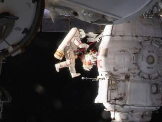 ISS-bemanning naar buiten om mysterieus gaatje te inspecteren