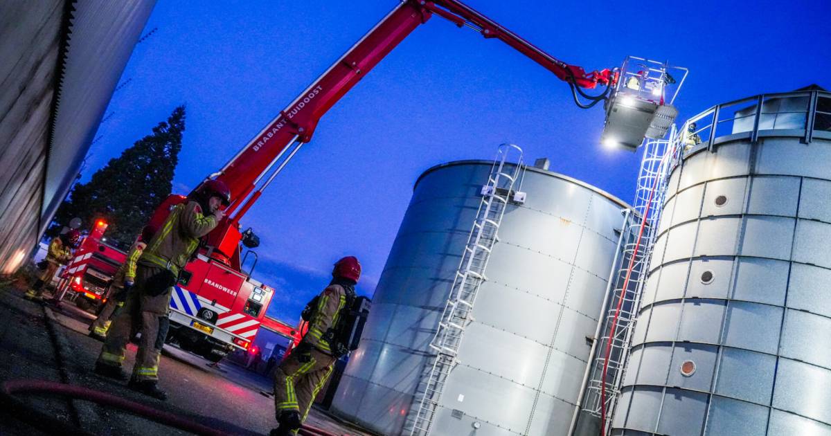Klep van silo vol hout geblazen door explosie bij kozijnen-bedrijf in Heeze