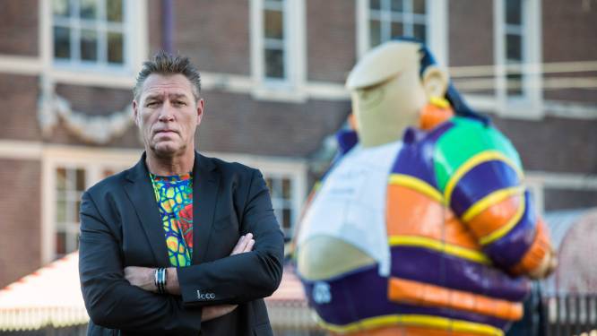 Het helpt niet om controversiële figuren van hun voetstuk te halen