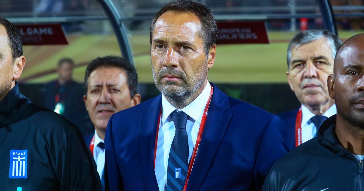 John van ‘t Schip Confirmed as Interim Coach of Ajax: Can He Save the Club from Last Place?