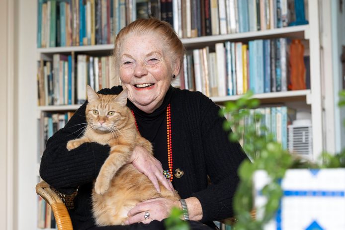 Ineke Scheepstra doet mee aan Schrijven naar de Toekomst, een tijdsdocument, met briefwisselingen tussen onbekenden in coronatijd. De avonturen van poes Beppie spelen daarin een grote rol.