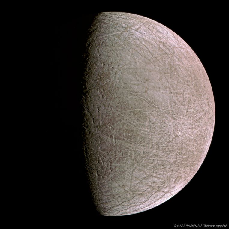 Splendidi primi piani della luna di Giove Europa, la probabile posizione della vita