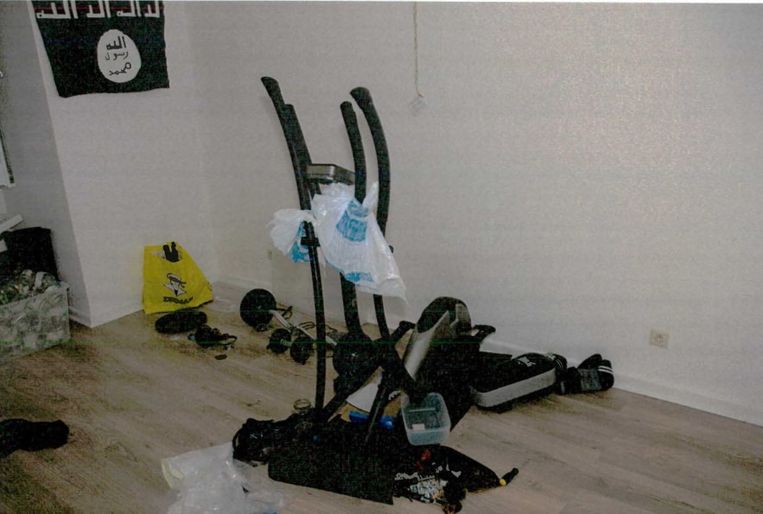 Het fitnesstoestel in de safehouse van de terroristen. Beeld rv