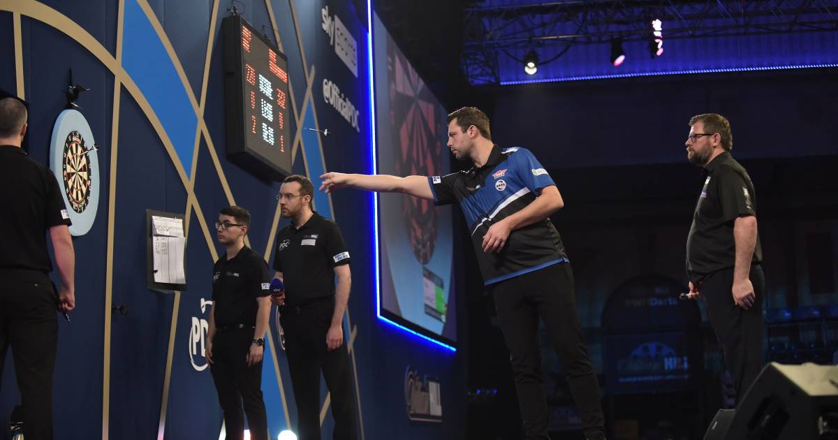 Drie Nederlandse darters betrokken bij auto-ongeluk op weg naar UK Open.