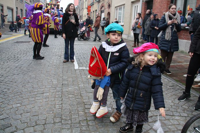Seppe en Ella kijken uit naar de Sint.