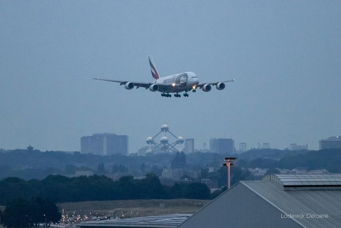 De A380 van Emirates kwam zondagavond onverwachts naar Zaventem.