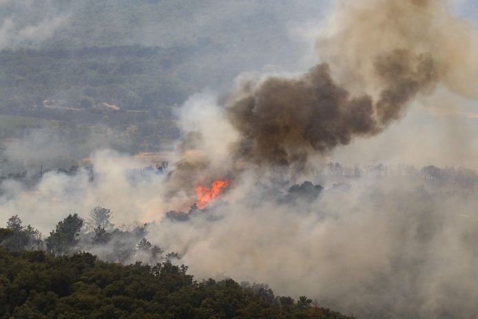 Un'immagine di un incendio boschivo nella contea di Var.