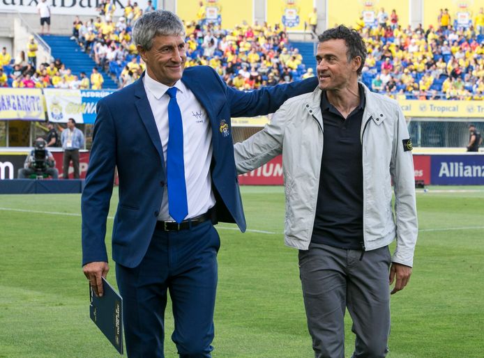 Quique Setién (l) met Barcelona-trainer Luis Enrique.