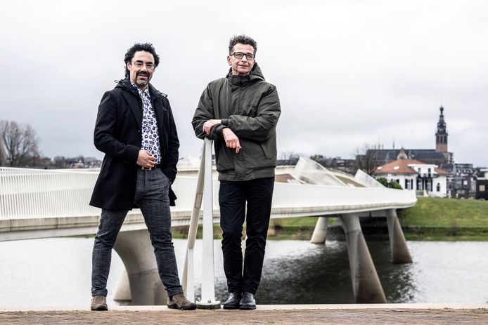 De Spiegelwaal, het Rivierpark en de bijbehorende bruggen vormen een gebied dat volgens Martin-Paul Neys (links) en Kurt Gouwy de stad Nijmegen wezenlijk heeft veranderd.
