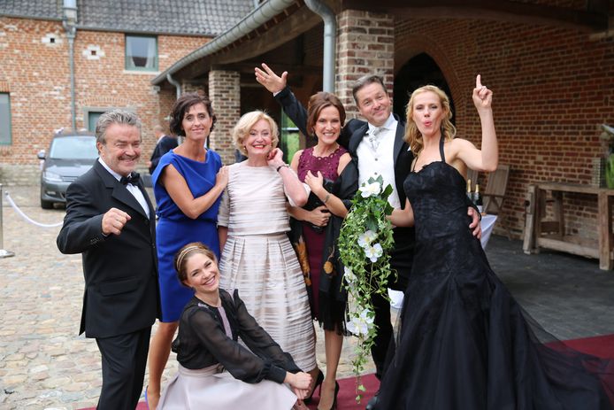 "We kregen extreem veel vragen naar het merk van Judiths trouwjurk en de jurken van Ann en Marianne", zegt ‘Thuis’-producer Hans Roggen.