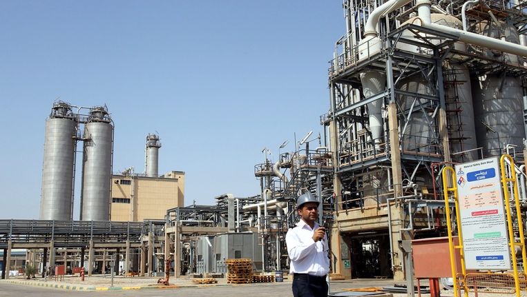 Beveiliging bij een Iraans petrochemisch complex. Beeld epa