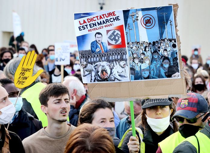 Demonstranten in Bordeaux vinden de omstreden wet neigend naar een dictatuur.