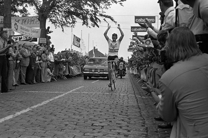 Hoogerheide: Huijbergseweg, Cees Priem wint het Nederlands kampioenschap 
wielrennen 1974 bij de profs