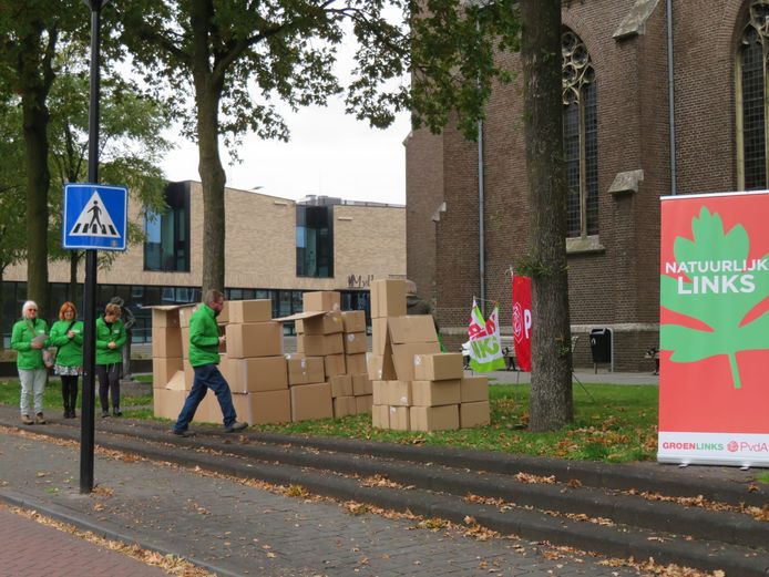 Protestactie van GroenLinks-PvdA in Mill tegen woningnood.