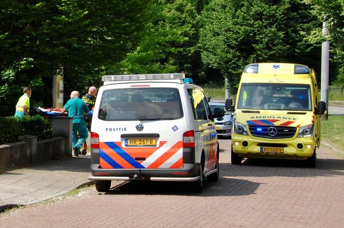 Hulpdiensten ter plaatse aan de Arnhemsestraatweg in Velp.