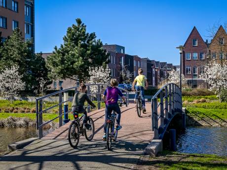 Mieraskerk onder vuur: ‘Waarom zij wel naar de kerk en wij niet naar onze kleinkinderen?’