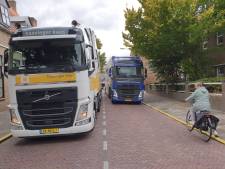 Verkeerschaos in ‘afvoerputje’ van binnenstad Harderwijk: ‘Durven onze kinderen daar niet meer te laten spelen’
