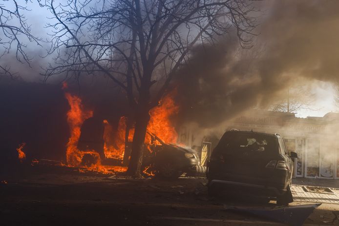 Bombardement sur la ville de Donetsk, touchant un marché et un immeuble.