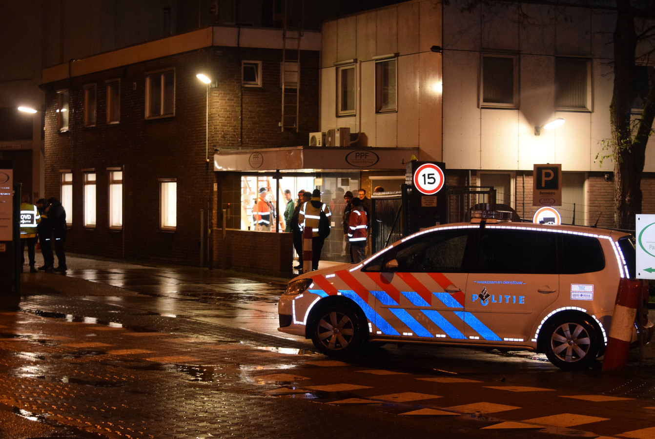 Brand bij Partner in Pet Food in Doetinchem Foto destentor.nl