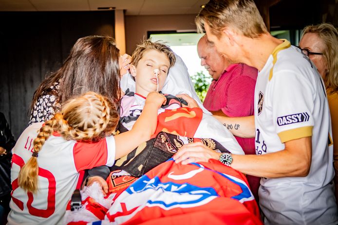 Binnen 24 uur regelde FC Utrecht dat de laatste wens van Seb Huismann (11) in vervulling kon gaan; nog één keer in het stadion van FC Utrecht kijken. Samen met zijn ouders en zijn zusje Lizy kon hij het speelveld bekijken vanuit de Directors Lounge Sky Box.