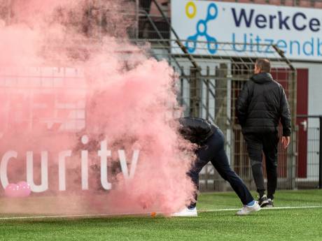 Hooligans leggen wedstrijd lam met vuurwerk én vechten met kinderen: wéér zorgen ‘uitsupporters’ voor onrust